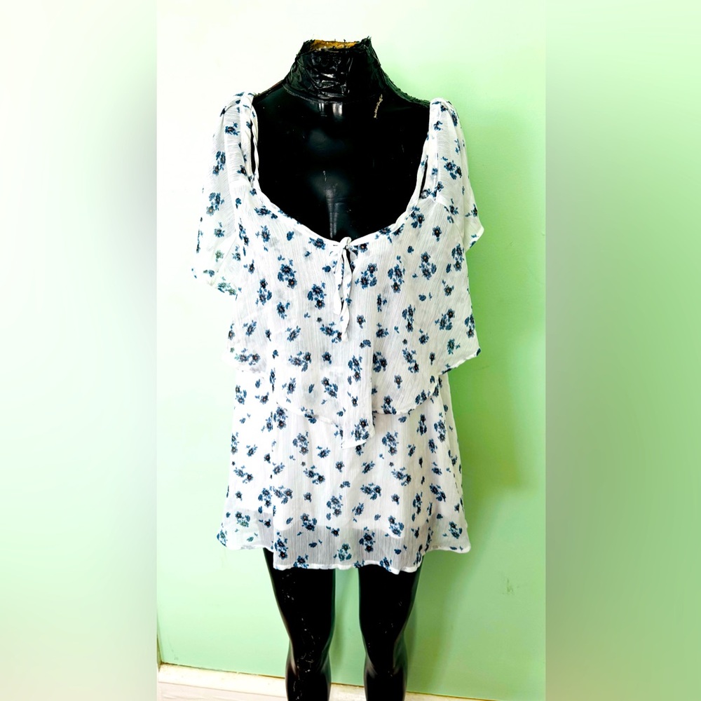 Torrid Flutter Sleeve, Floral Blouse Sz. 0 (NWT)